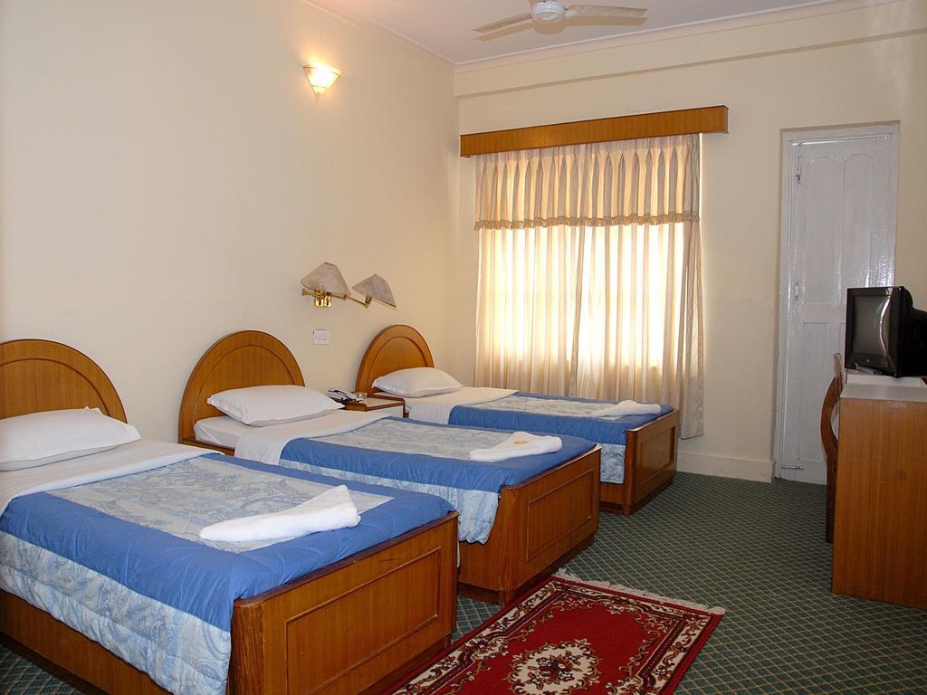 Hotel Blue Heaven Покхара Екстер'єр фото