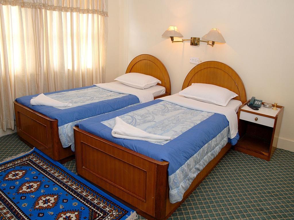 Hotel Blue Heaven Покхара Екстер'єр фото